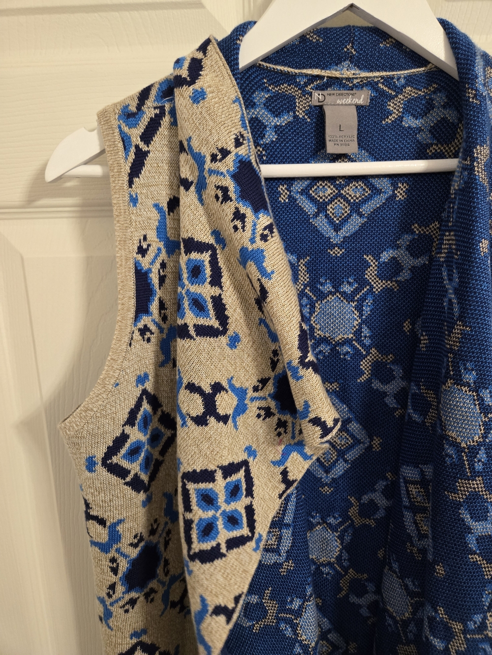 New Directions Blue & Cream Geometric Fringe Knit Vest Size Large - Picture 4 of 6